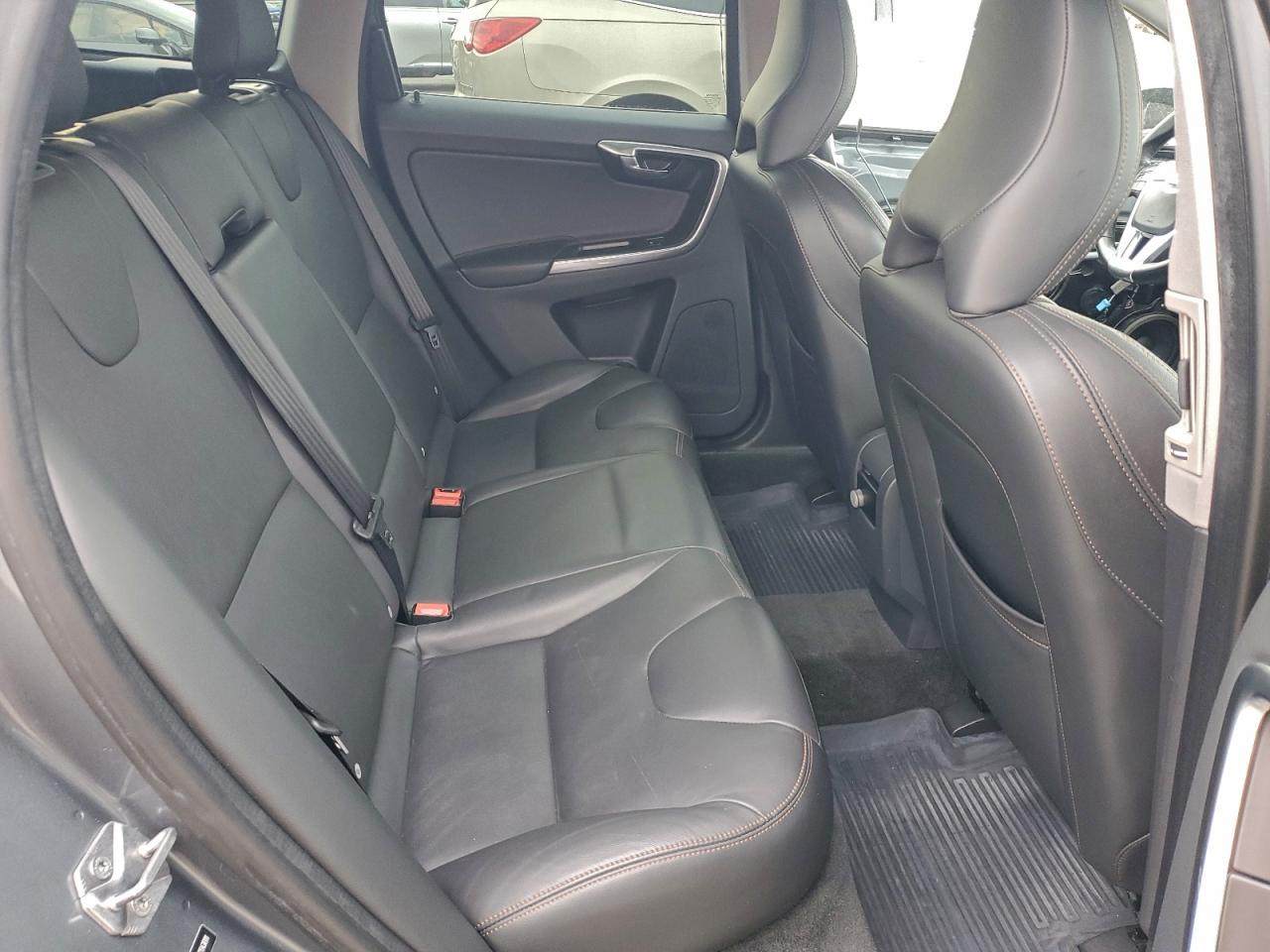 2017 VOLVO XC60 T6 DYNAMIC photo 11