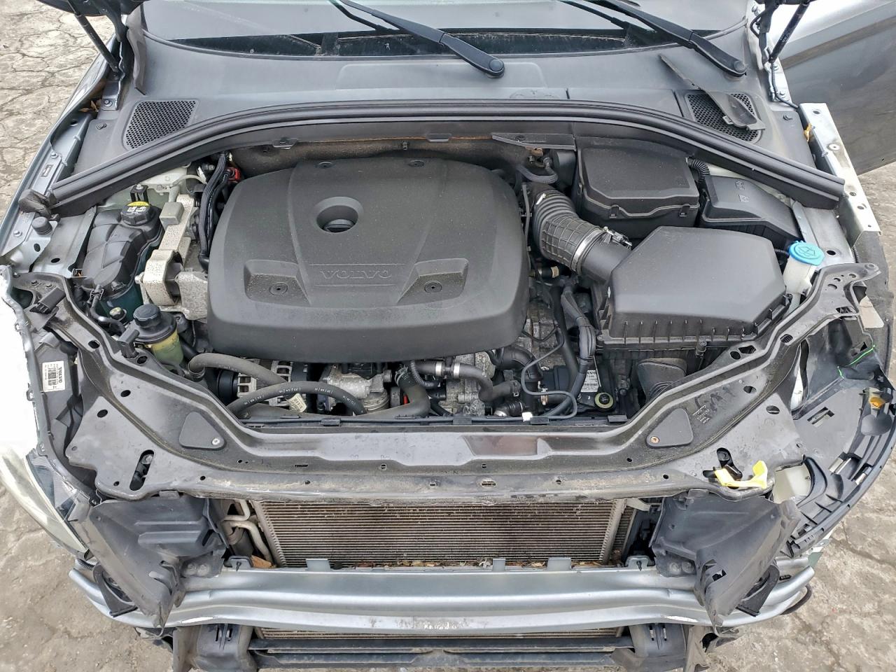 2017 VOLVO XC60 T6 DYNAMIC photo 12