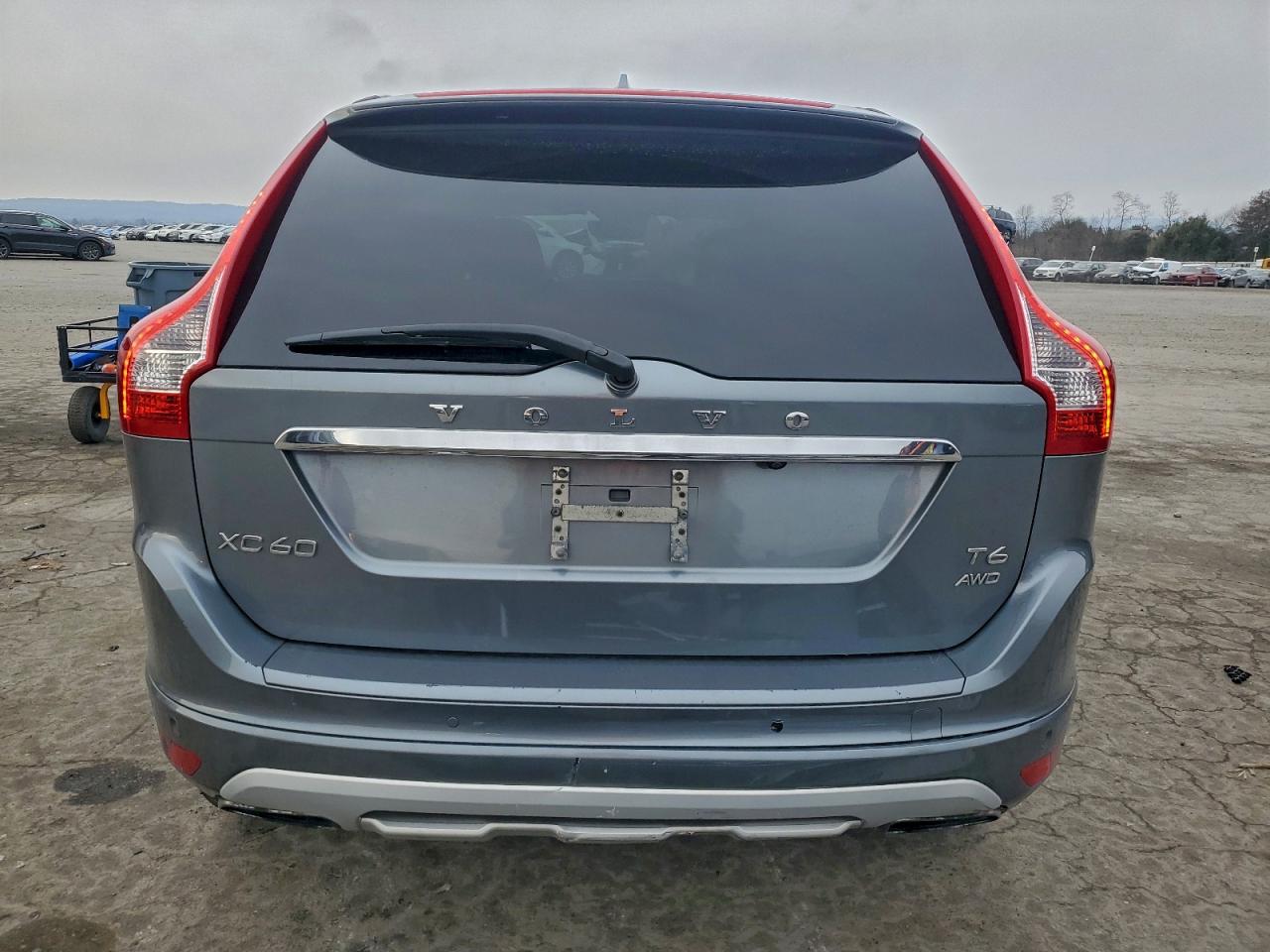 2017 VOLVO XC60 T6 DYNAMIC photo 6