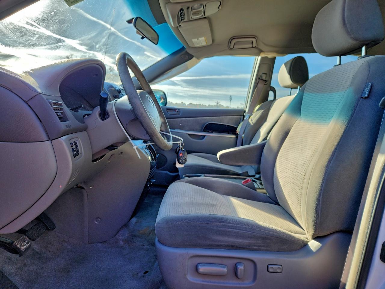 2008 TOYOTA SIENNA CE photo 7