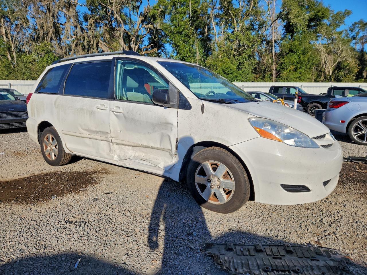 2008 TOYOTA SIENNA CE photo 4