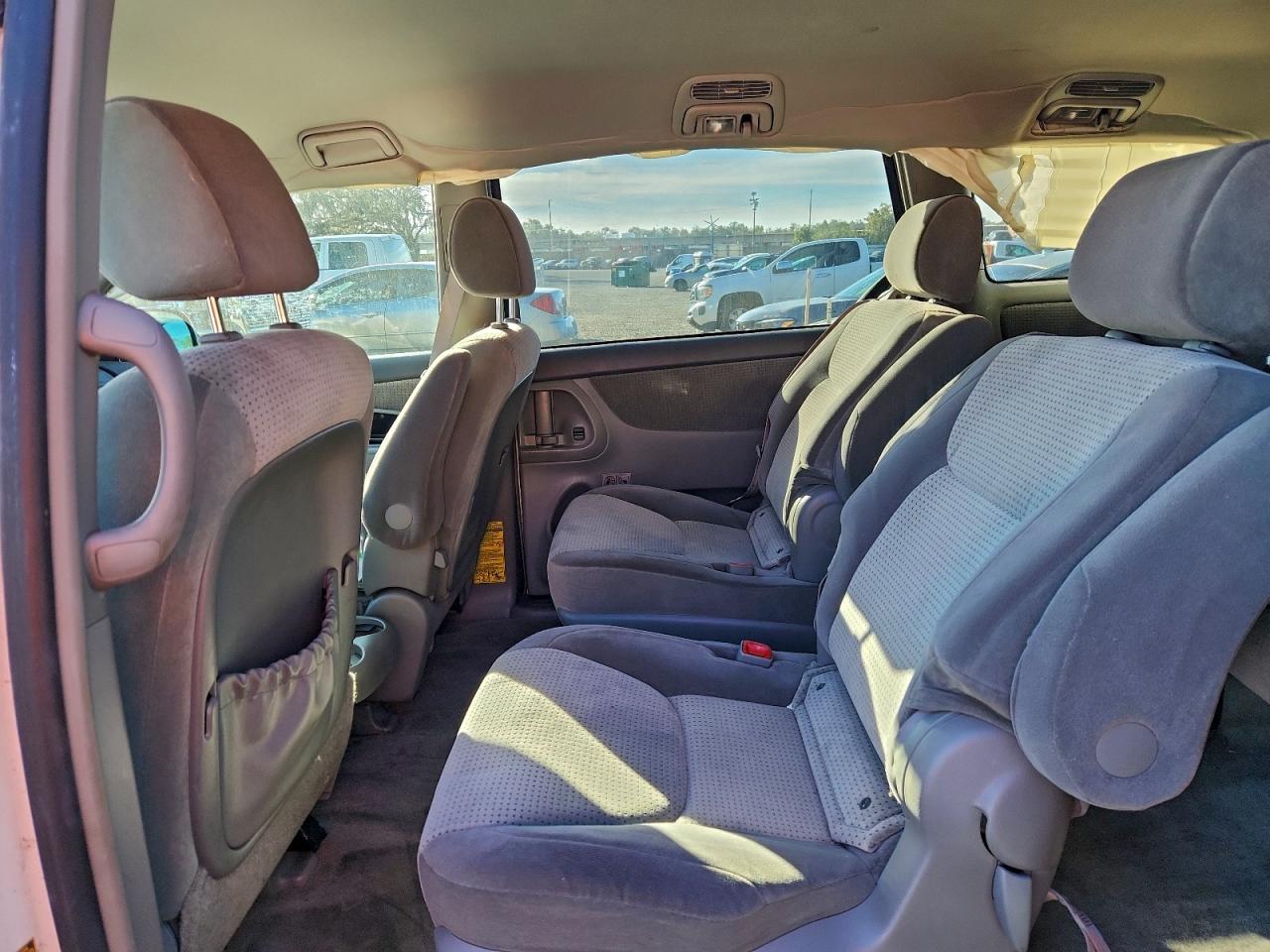 2008 TOYOTA SIENNA CE photo 11