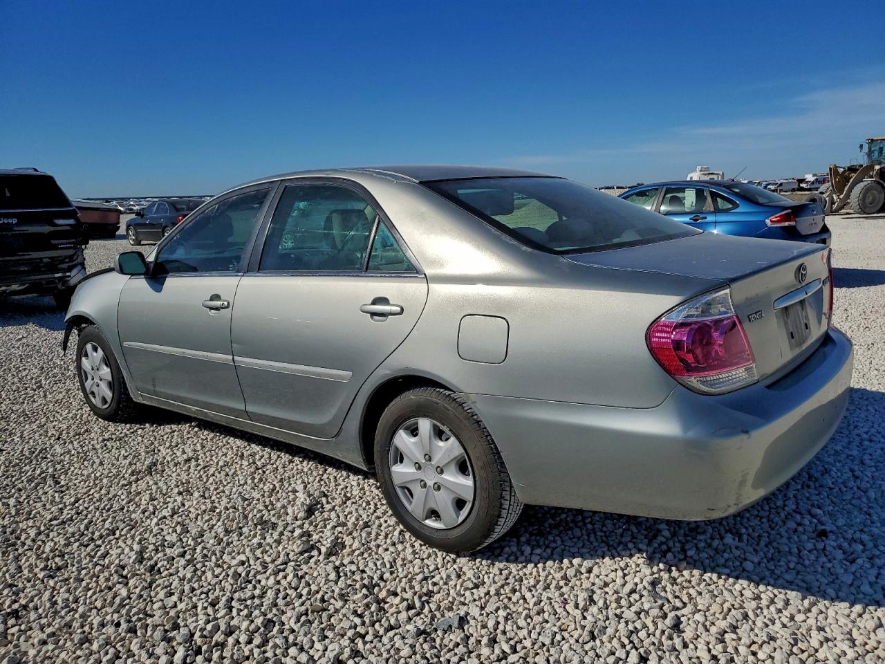 2005 TOYOTA CAMRY LE photo 2