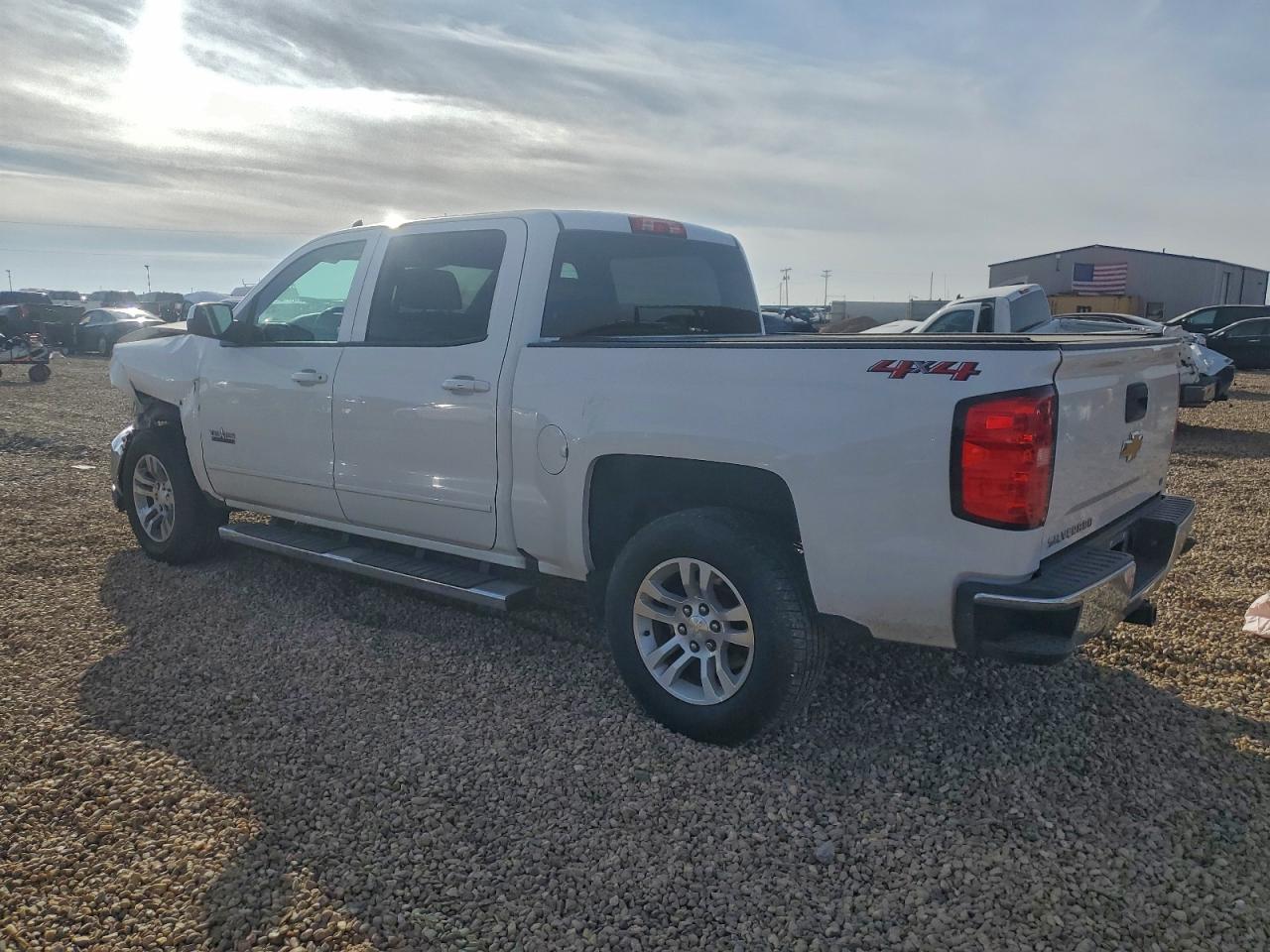 2018 CHEVROLET SILVERADO K1500 LT photo 2