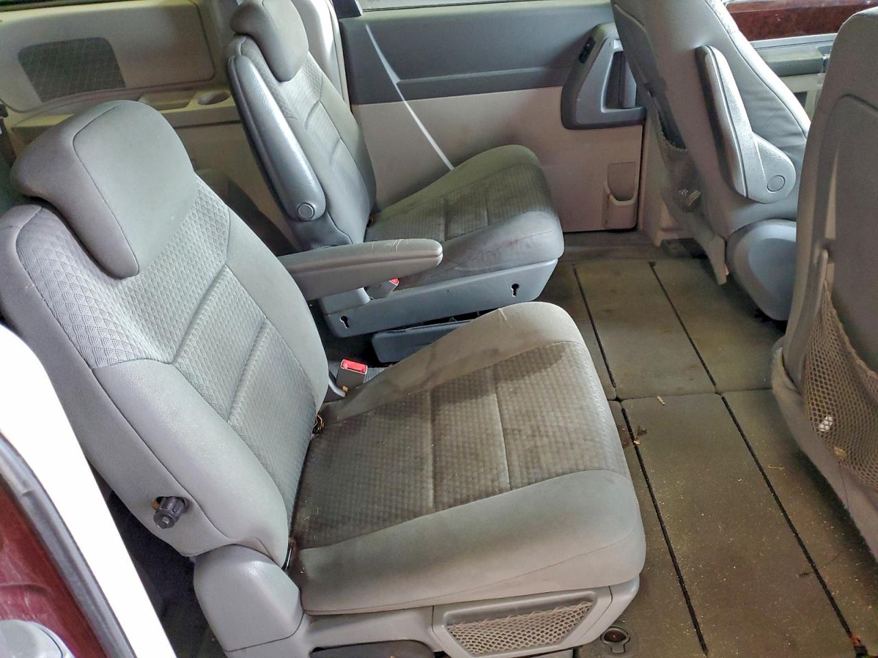2010 CHRYSLER TOWN & COUNTRY TOURING photo 11