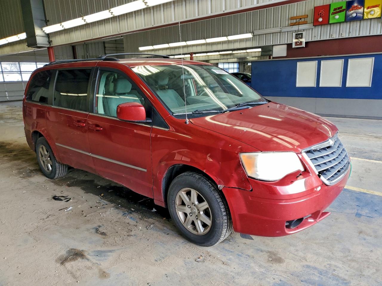 2010 CHRYSLER TOWN & COUNTRY TOURING photo 4