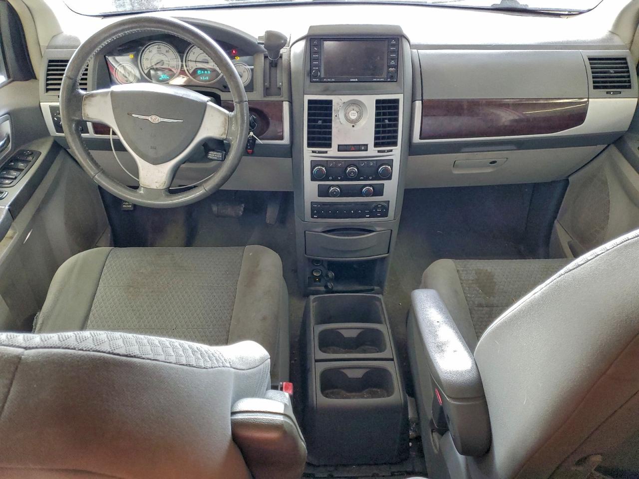 2010 CHRYSLER TOWN & COUNTRY TOURING photo 8