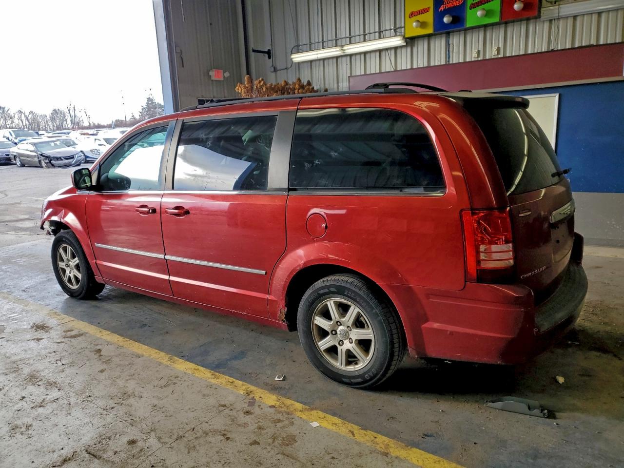 2010 CHRYSLER TOWN & COUNTRY TOURING photo 2