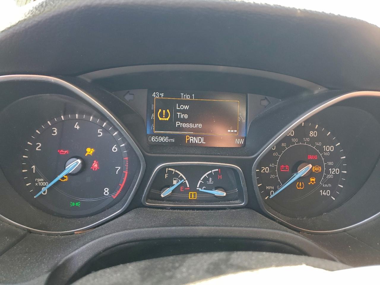 2017 FORD FOCUS SE photo 9
