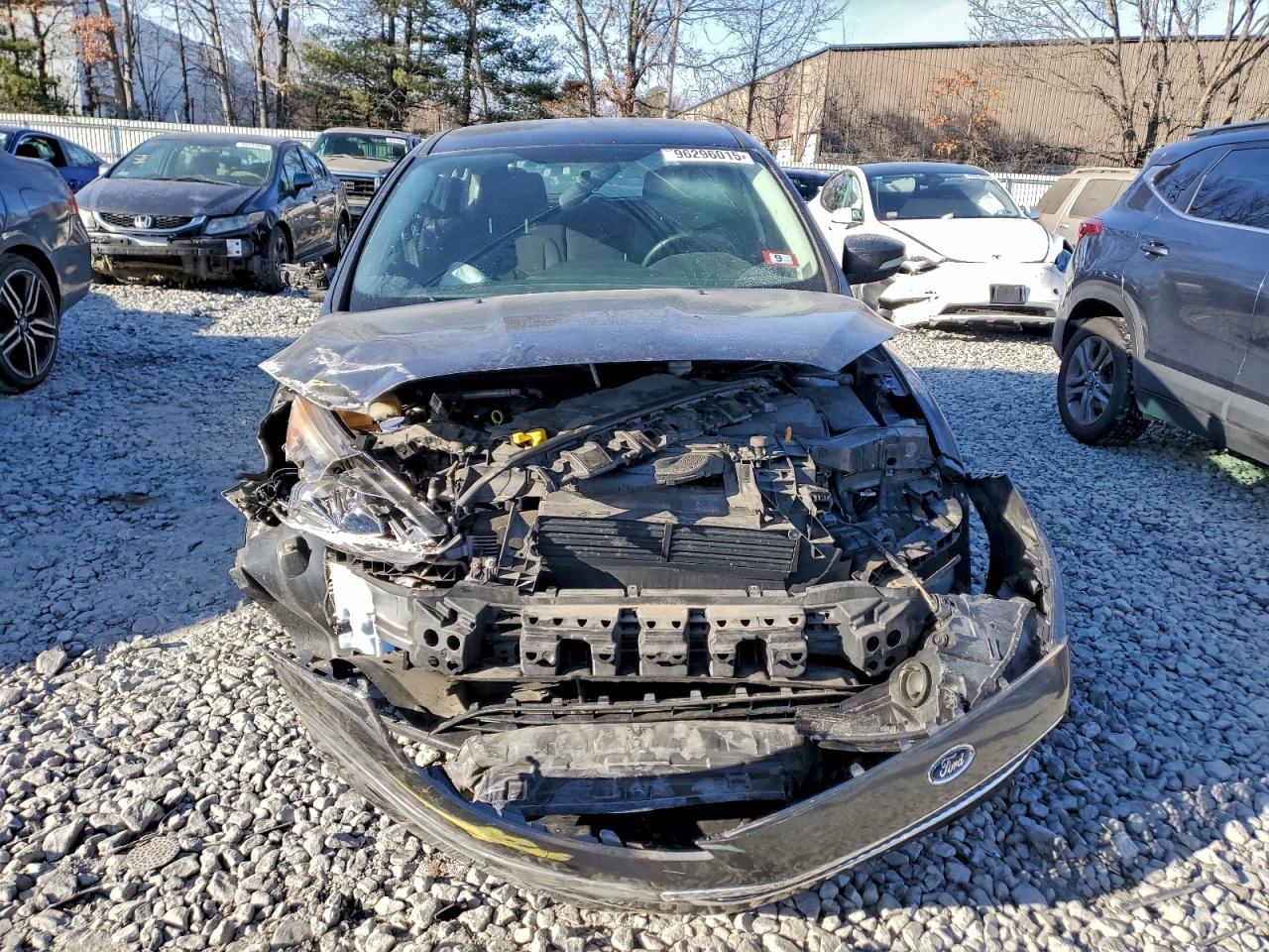 2017 FORD FOCUS SE photo 5