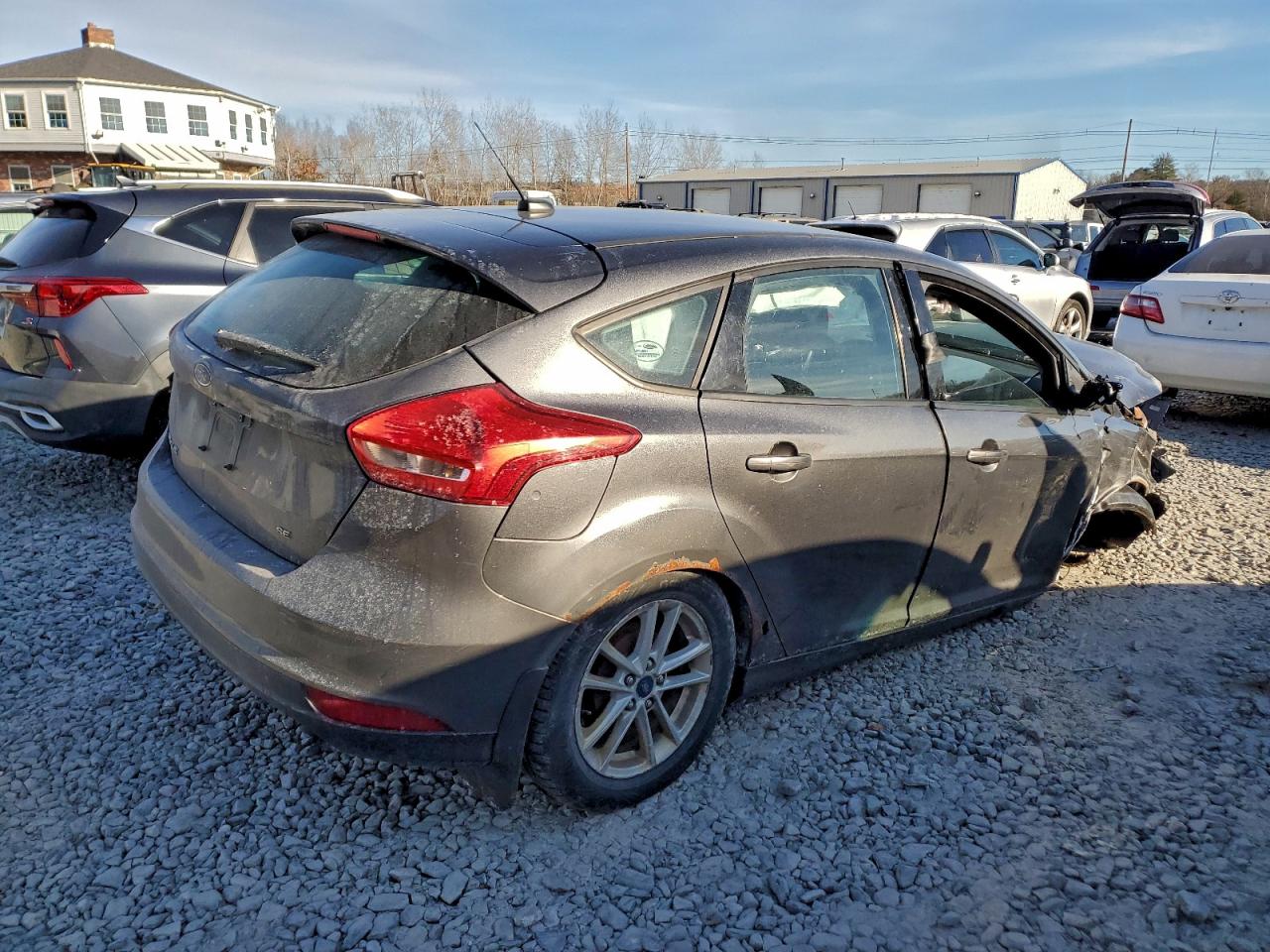 2017 FORD FOCUS SE photo 3