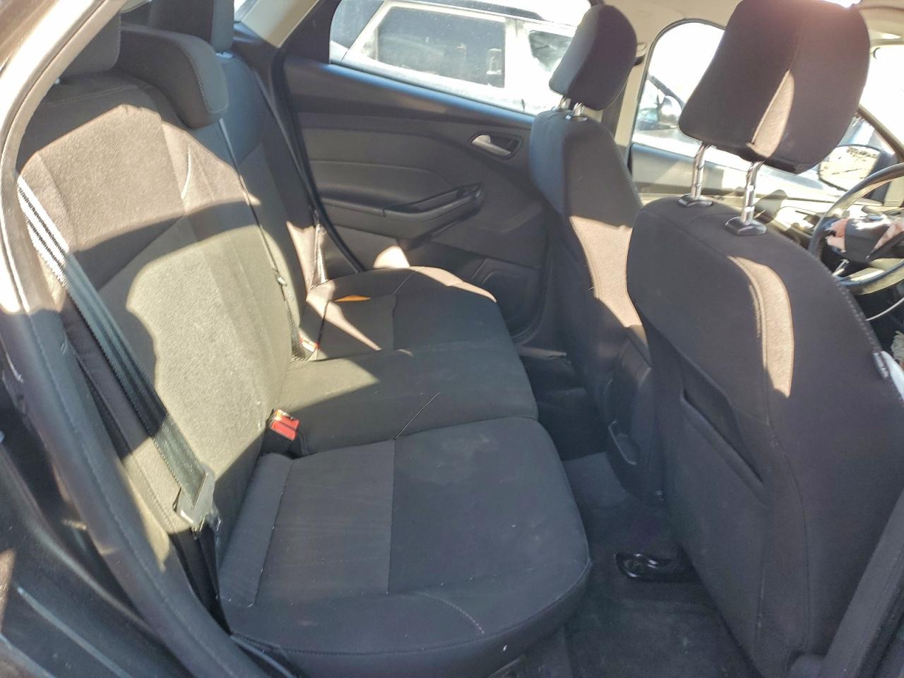 2017 FORD FOCUS SE photo 10