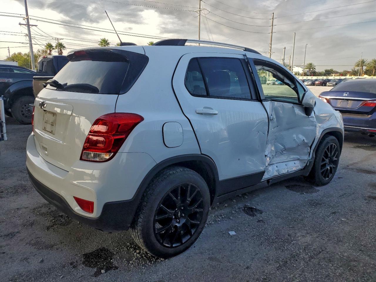 2021 CHEVROLET TRAX 1LT photo 3