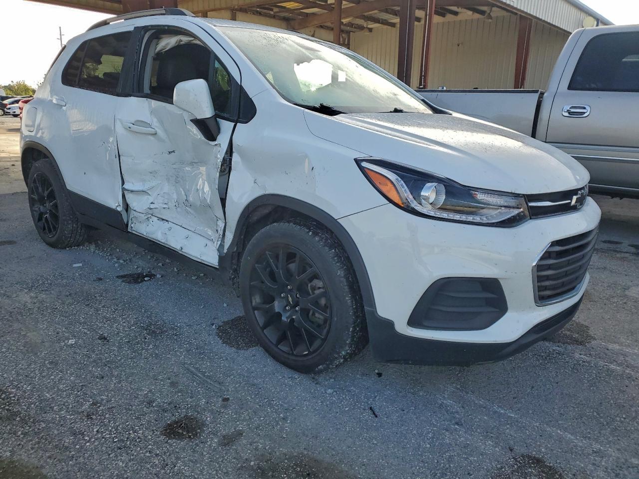 2021 CHEVROLET TRAX 1LT photo 4