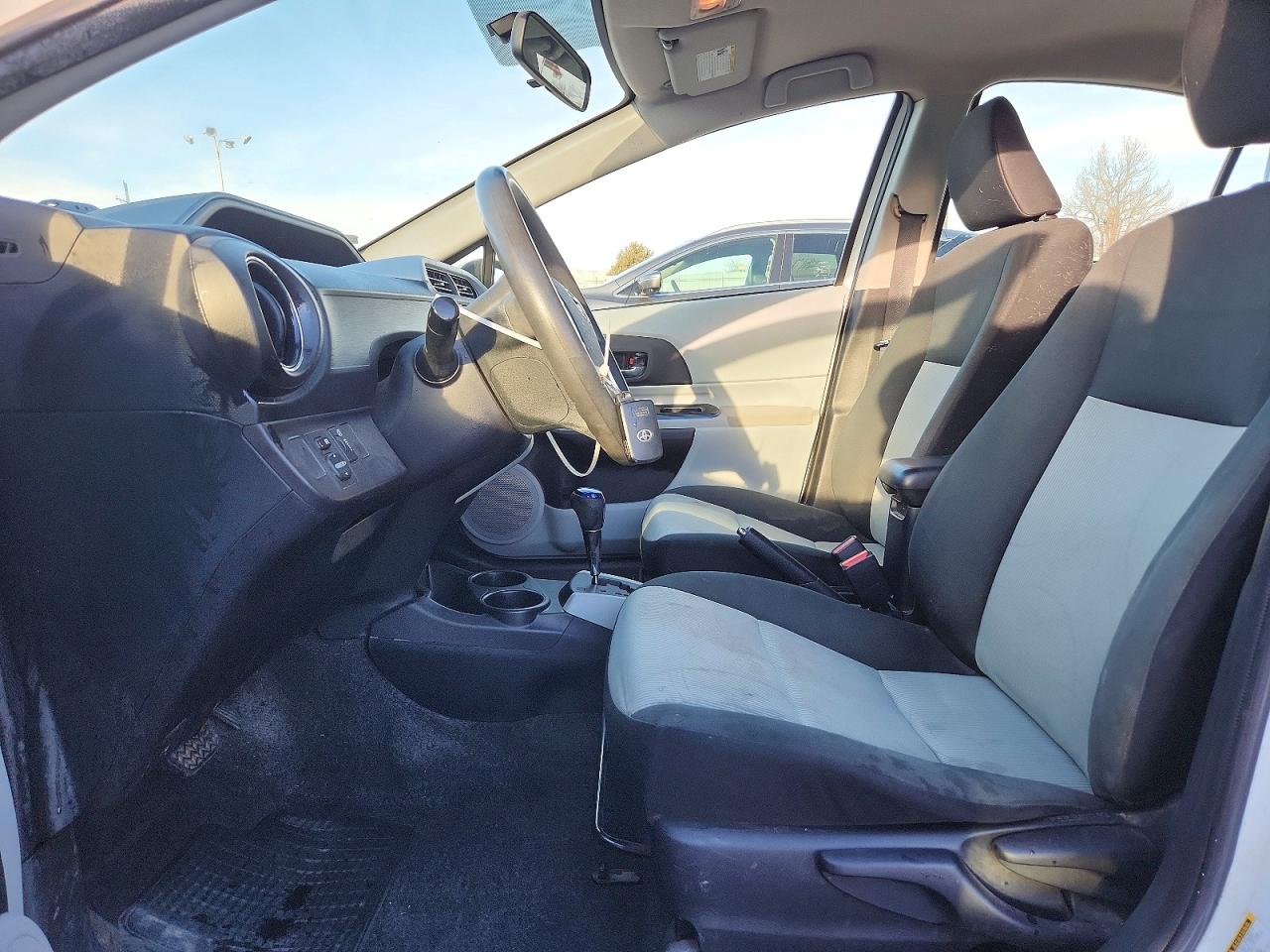 2012 TOYOTA PRIUS C THREE photo 13