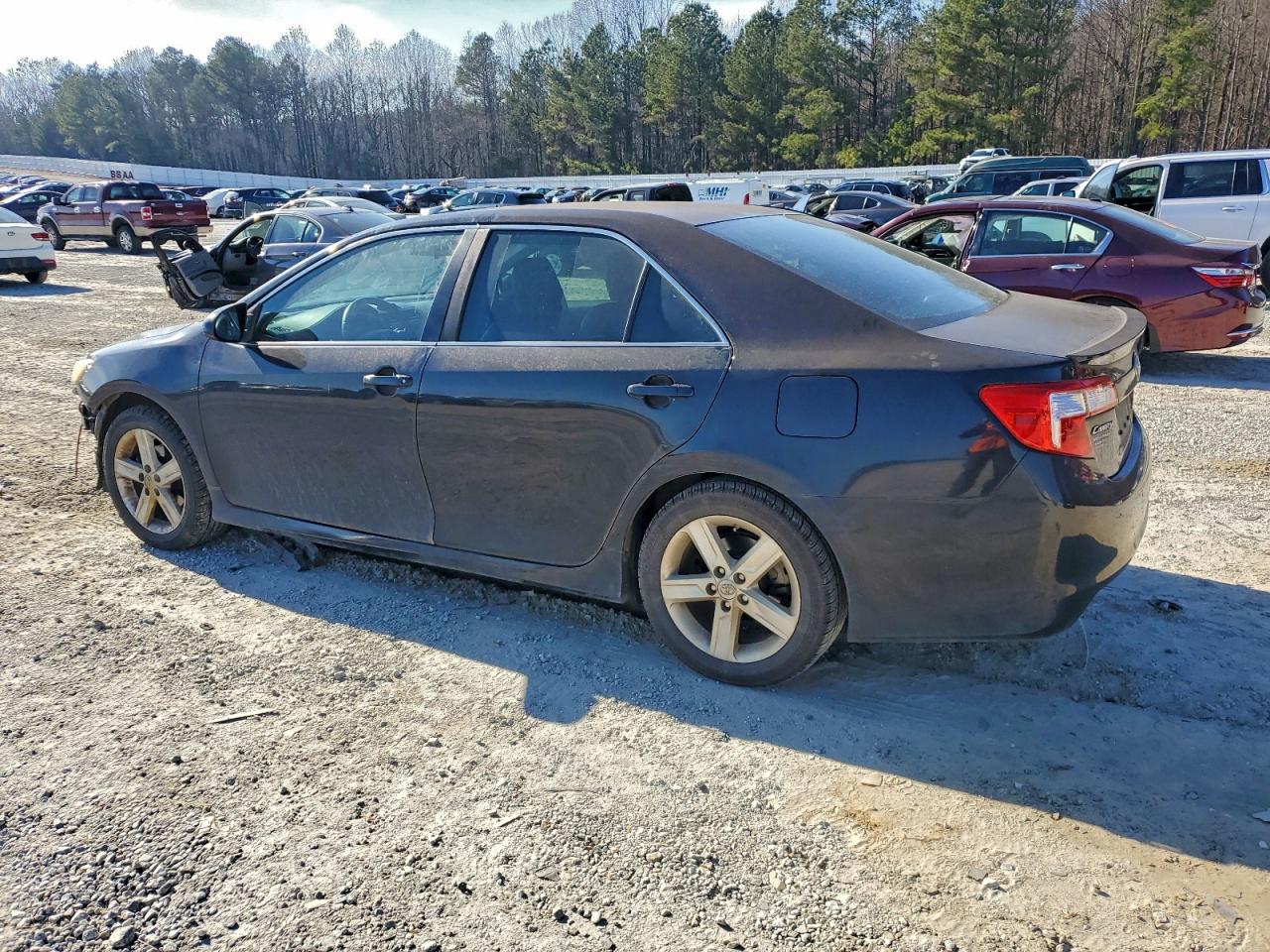 2014 TOYOTA CAMRY L photo 4