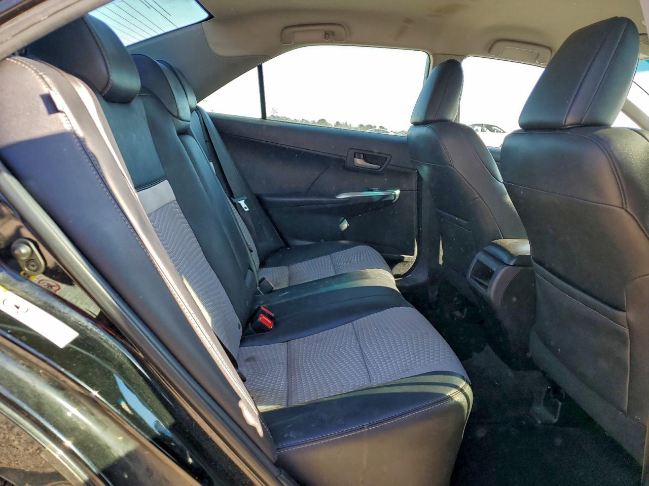 2014 TOYOTA CAMRY L photo 28