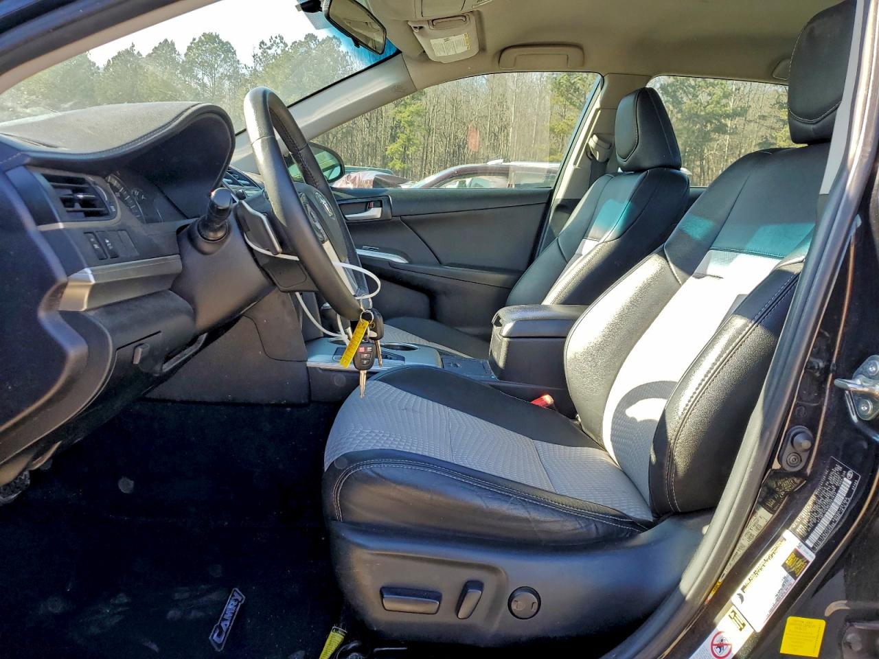 2014 TOYOTA CAMRY L photo 19