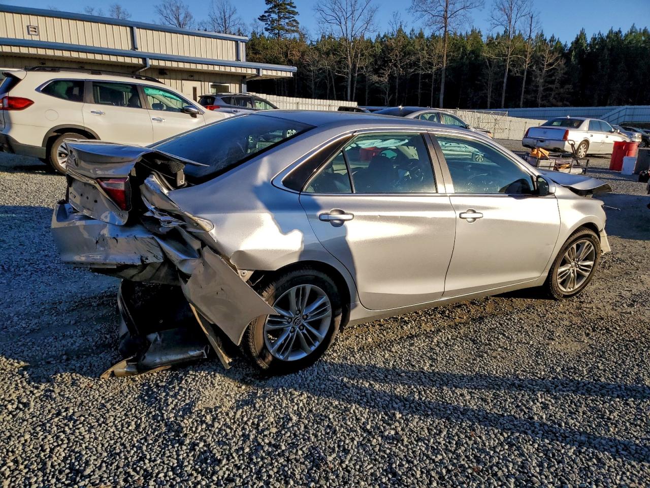 2015 TOYOTA CAMRY LE photo 5