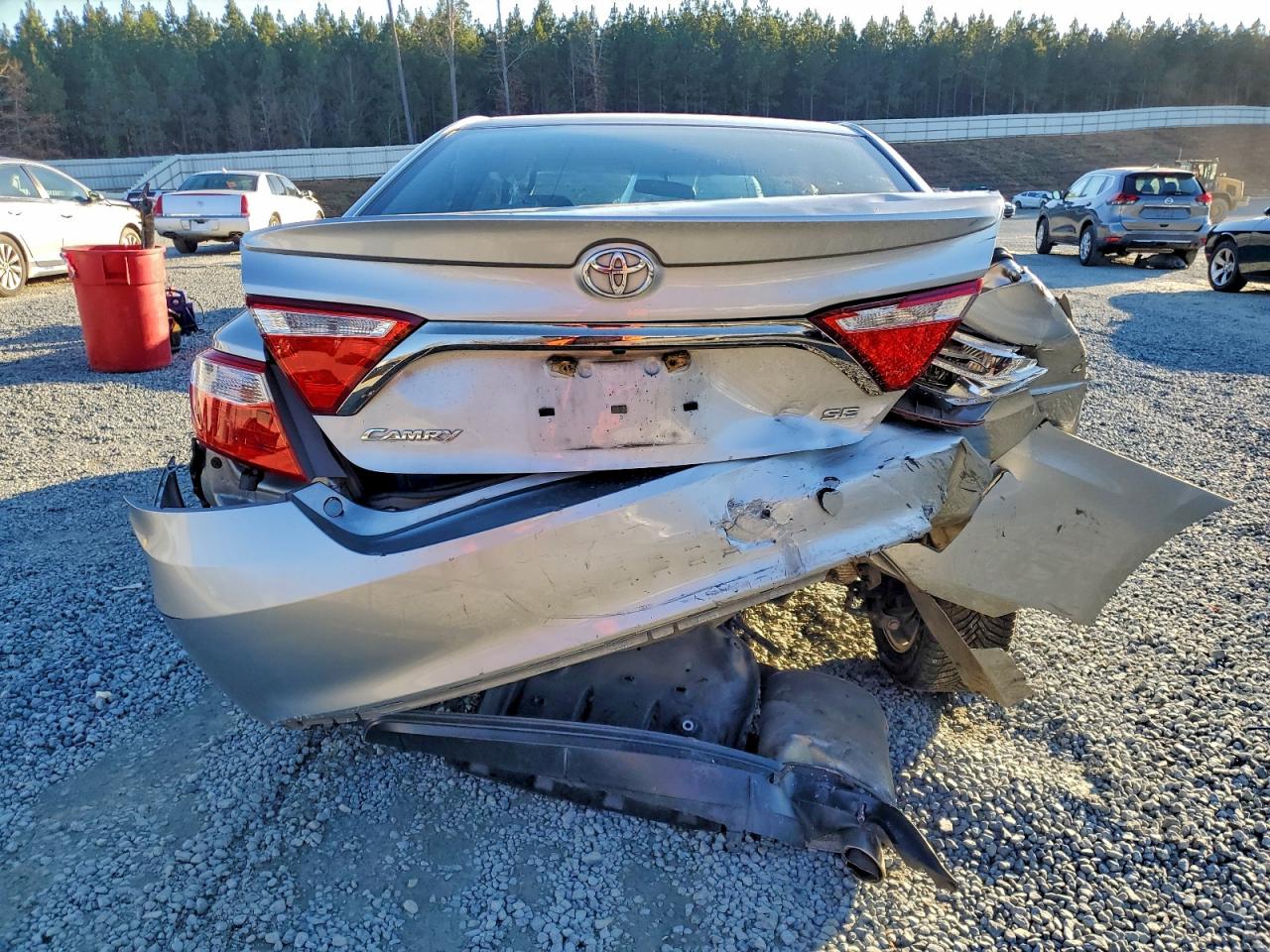 2015 TOYOTA CAMRY LE photo 11