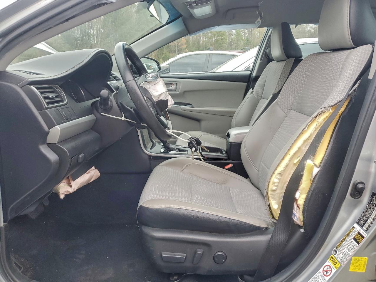2015 TOYOTA CAMRY LE photo 13