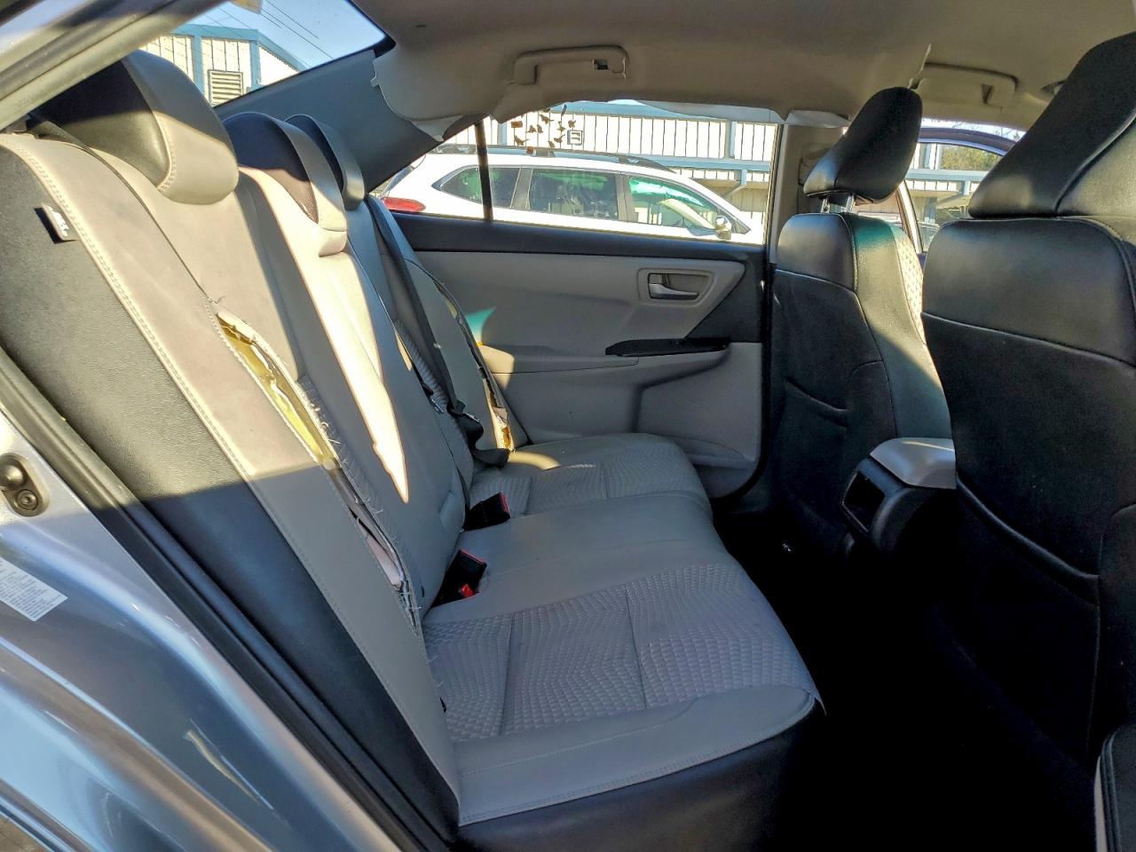 2015 TOYOTA CAMRY LE photo 19