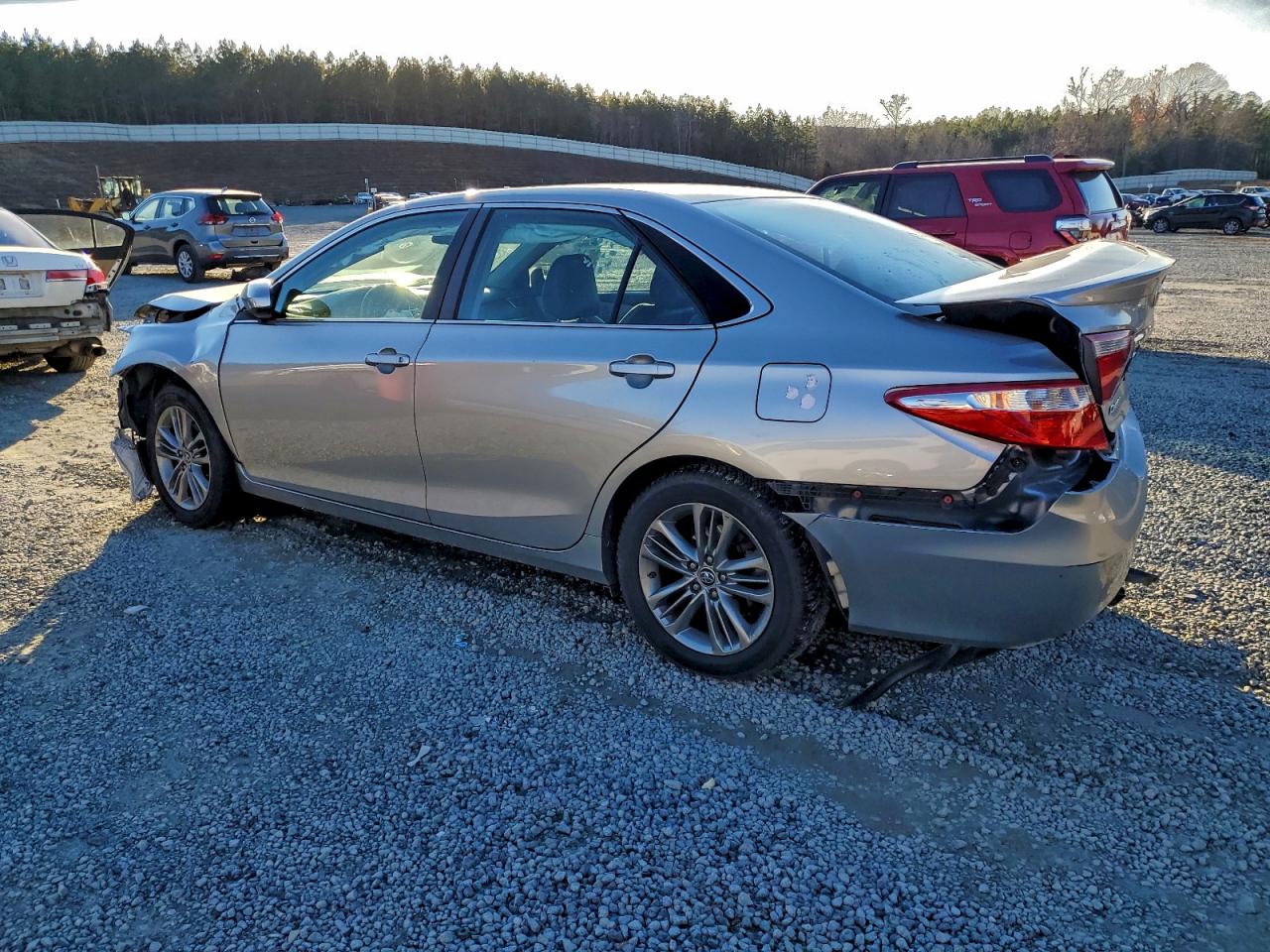 2015 TOYOTA CAMRY LE photo 3