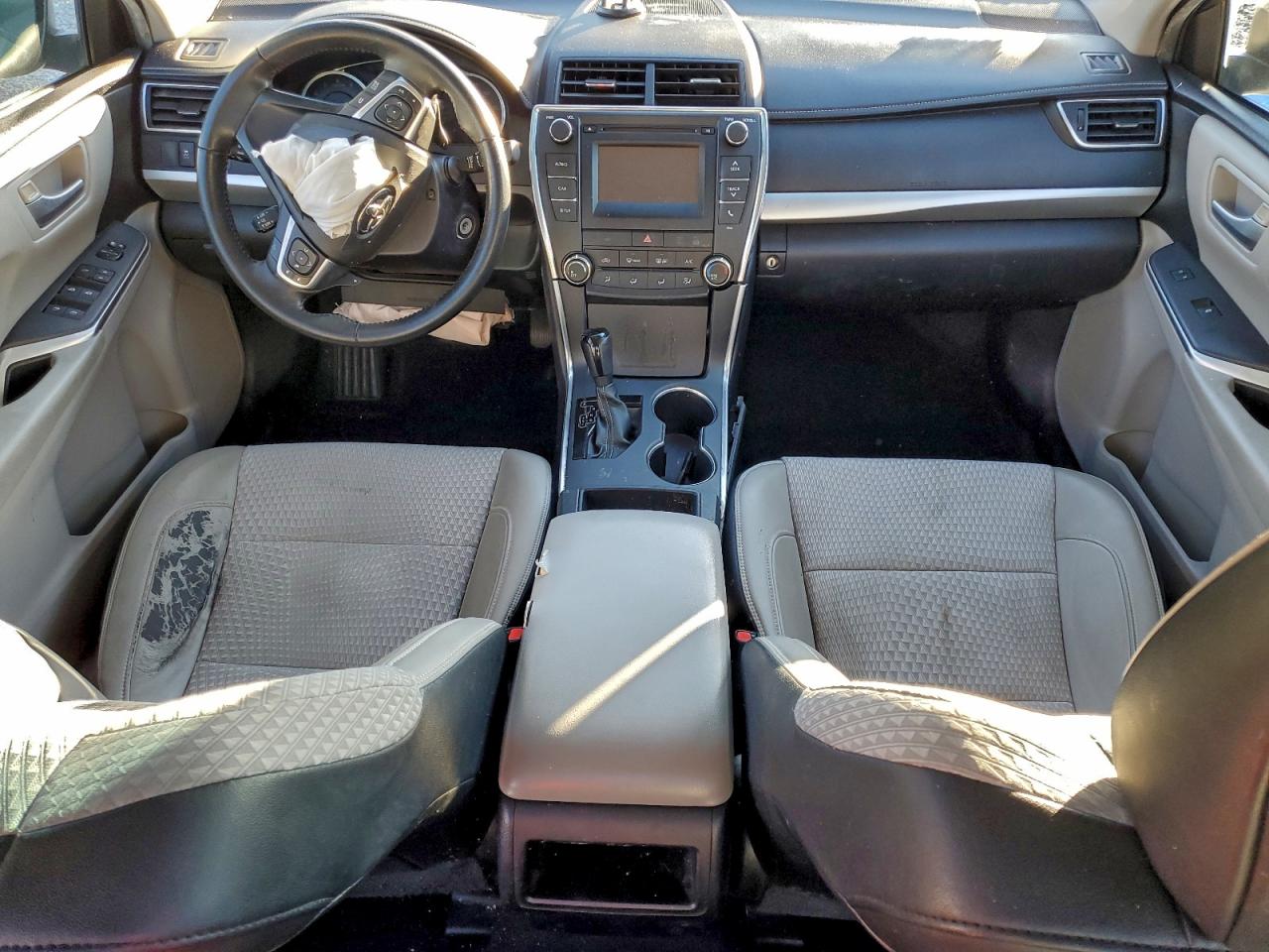 2015 TOYOTA CAMRY LE photo 15