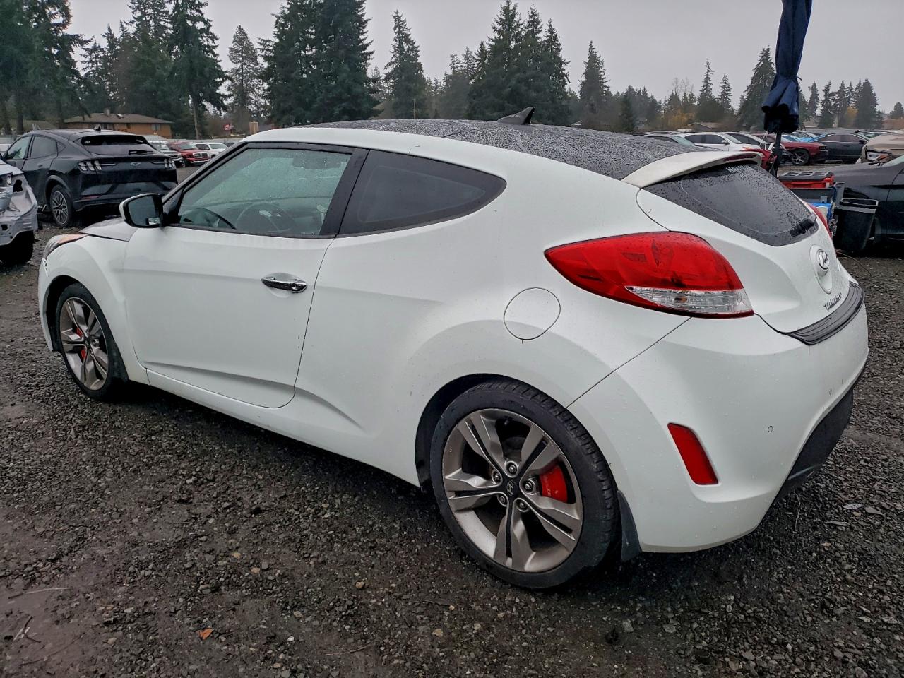 2013 HYUNDAI VELOSTER photo 2