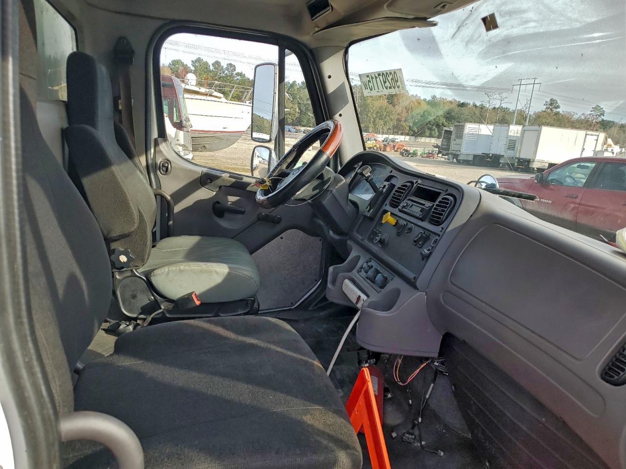 2015 FREIGHTLINER BUSINESS CLASS M2 BOX TRUCK photo 16