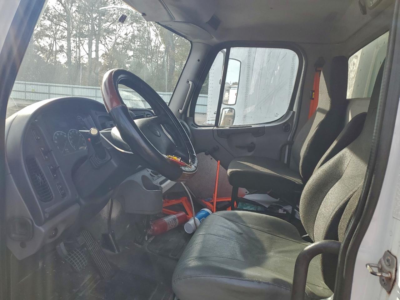 2015 FREIGHTLINER BUSINESS CLASS M2 BOX TRUCK photo 13