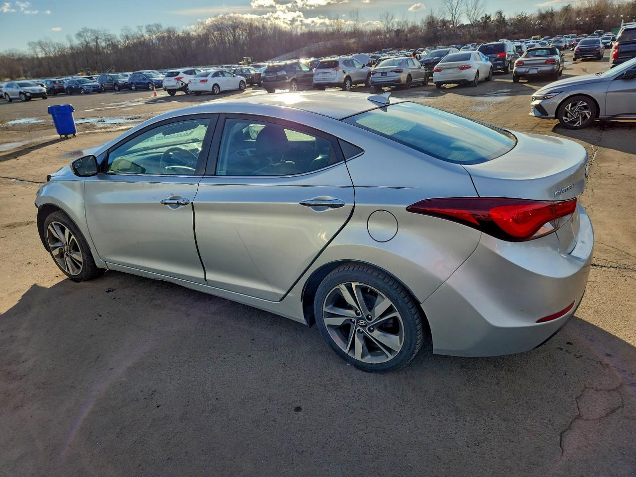 2014 HYUNDAI ELANTRA SE photo 4
