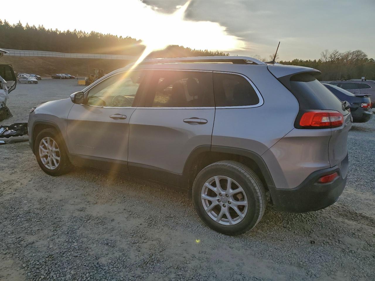 2017 JEEP CHEROKEE LATITUDE photo 2