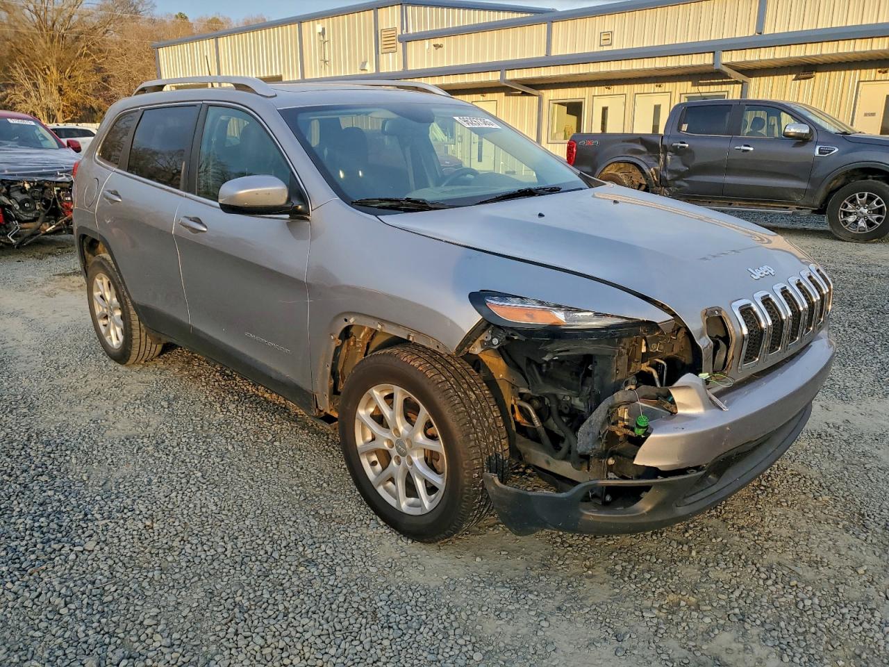 2017 JEEP CHEROKEE LATITUDE photo 4