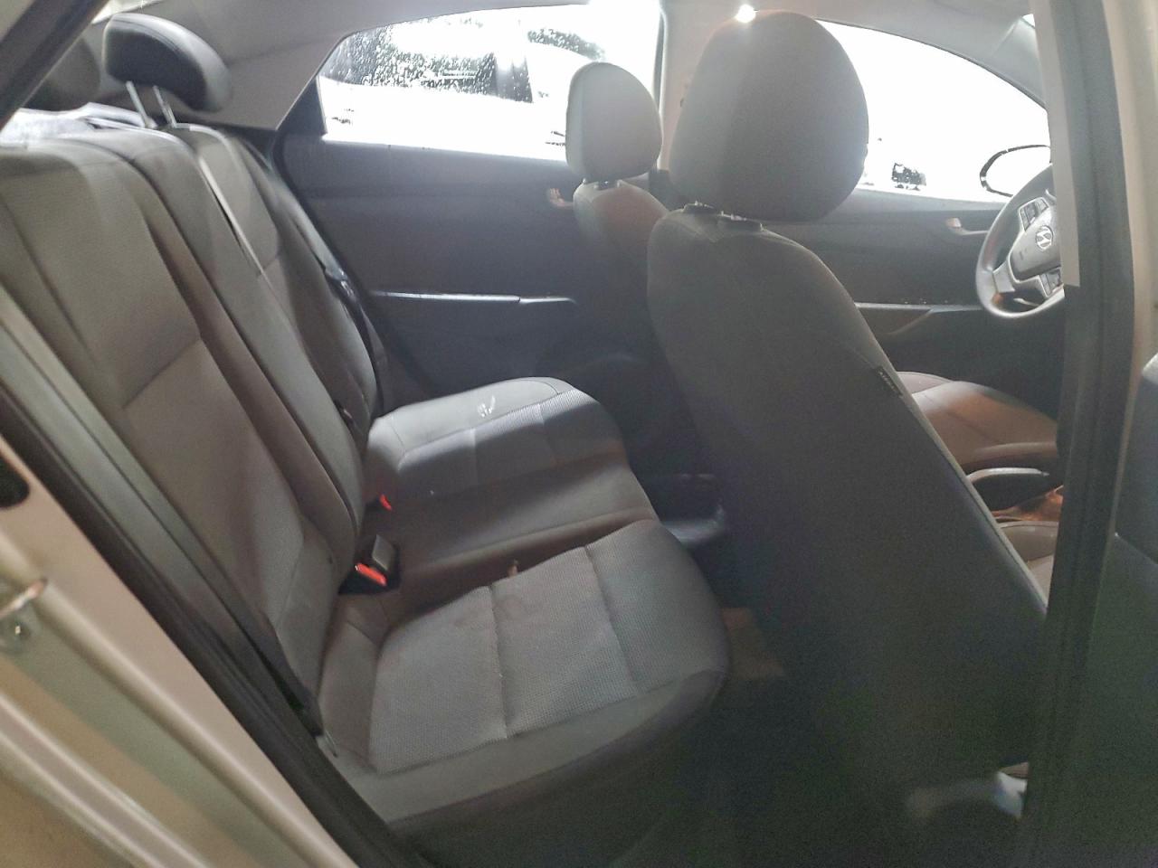 2019 HYUNDAI ACCENT SE photo 28