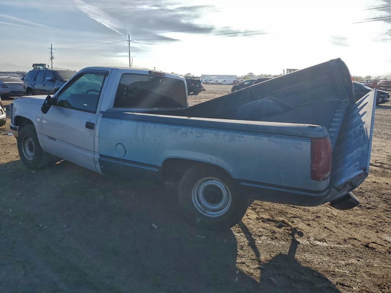 1994 CHEVROLET GMT-400 C1500 photo 2