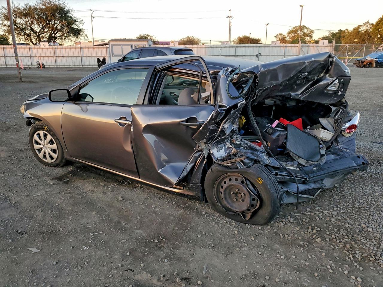2011 TOYOTA COROLLA BASE photo 4