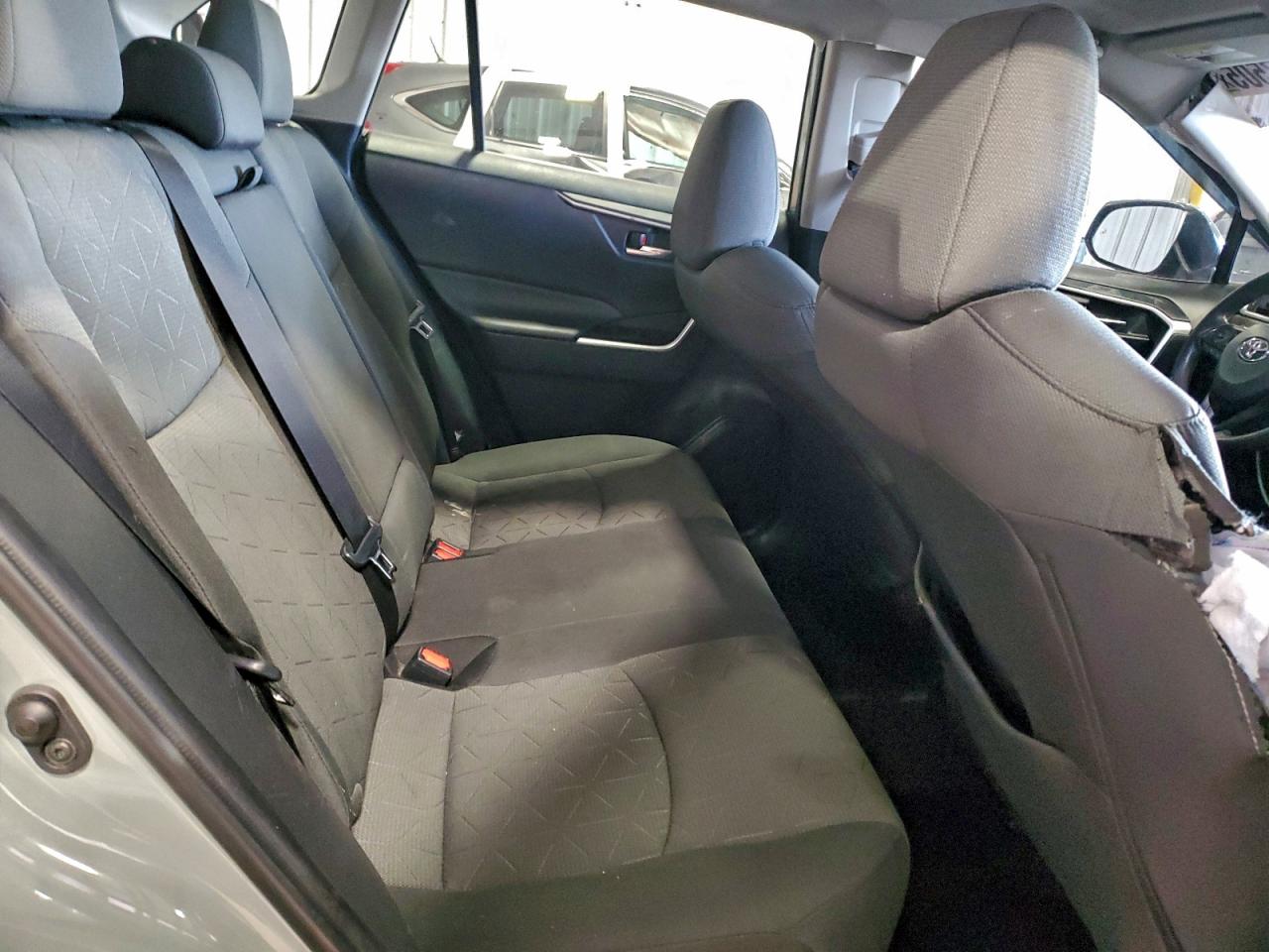 2022 TOYOTA RAV4 XLE photo 31