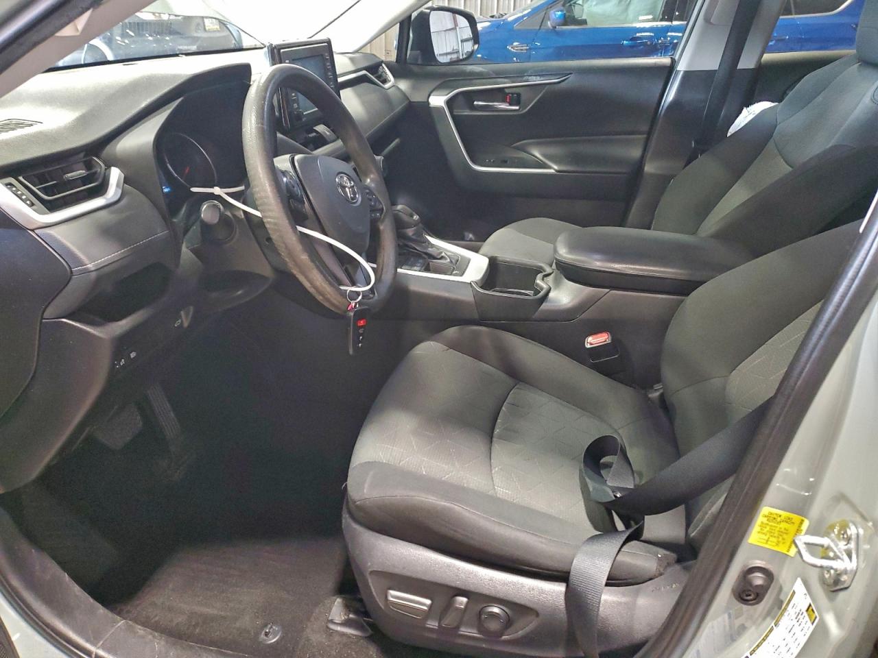 2022 TOYOTA RAV4 XLE photo 19