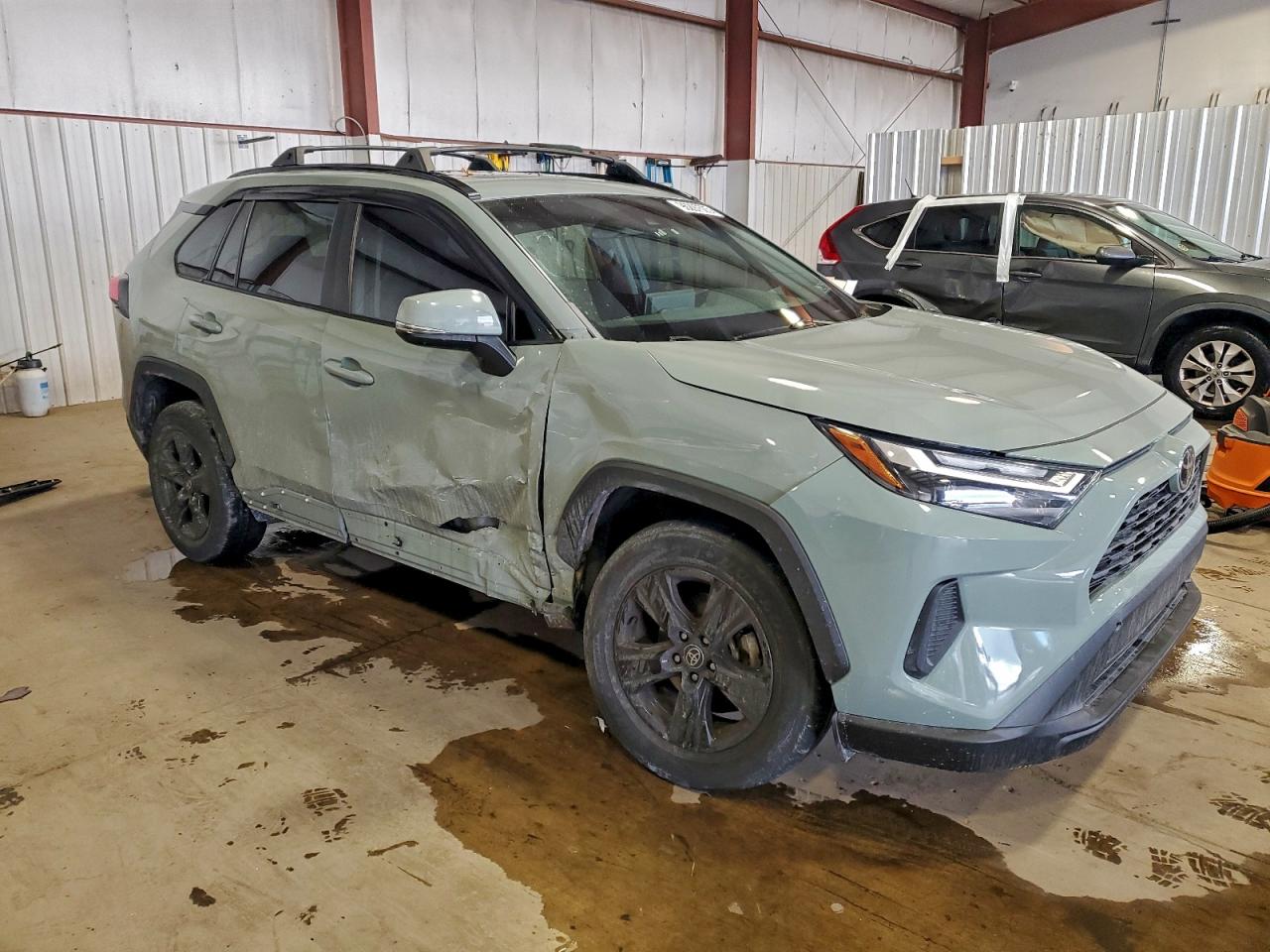 2022 TOYOTA RAV4 XLE photo 10