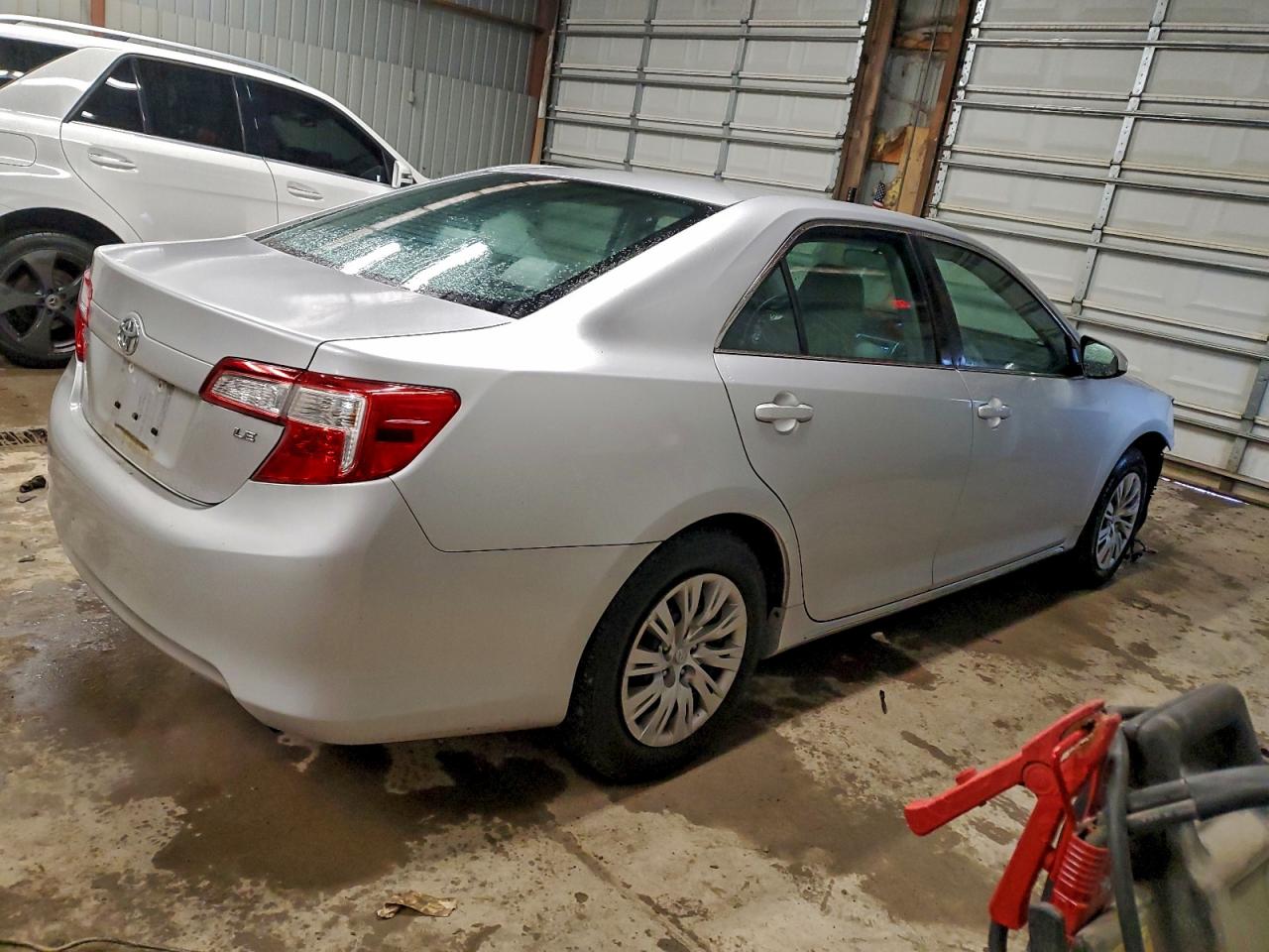 2014 TOYOTA CAMRY L photo 5