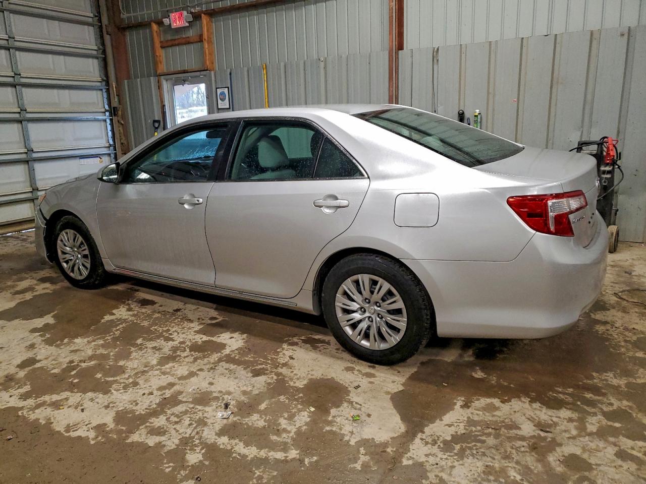 2014 TOYOTA CAMRY L photo 3