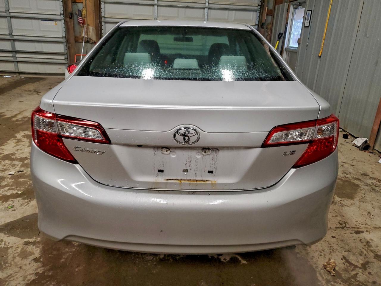 2014 TOYOTA CAMRY L photo 11