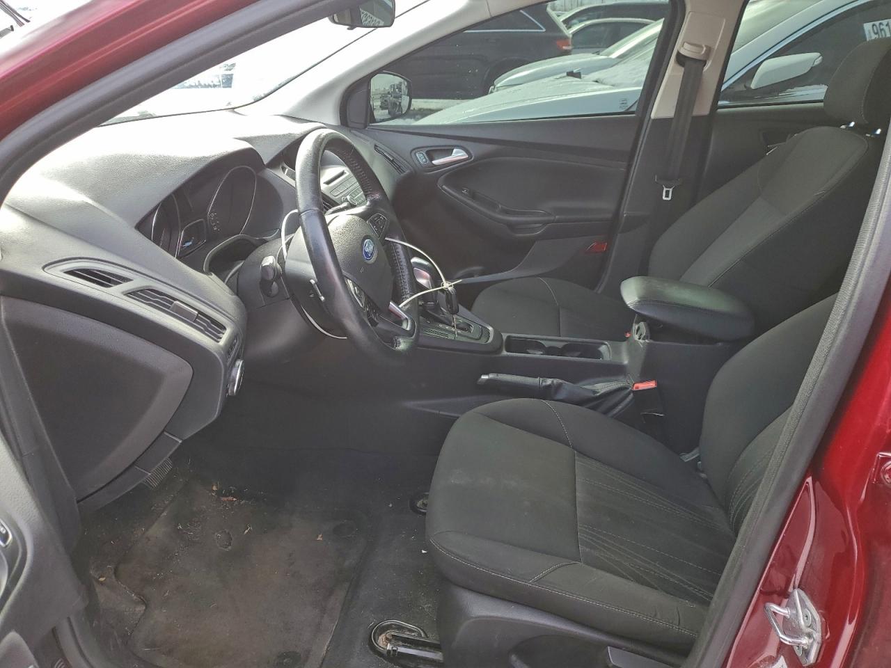 2015 FORD FOCUS SE photo 7