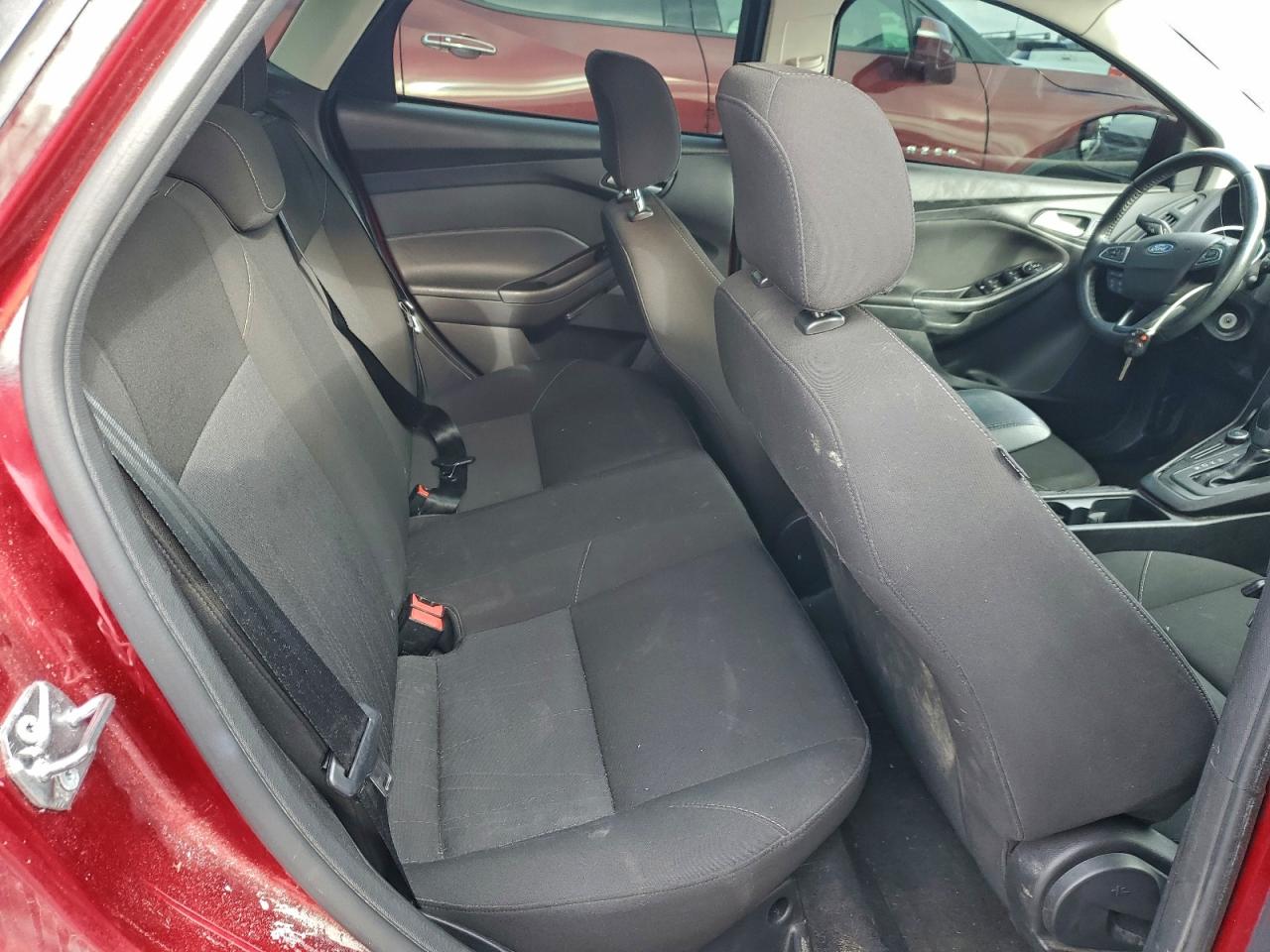 2015 FORD FOCUS SE photo 10