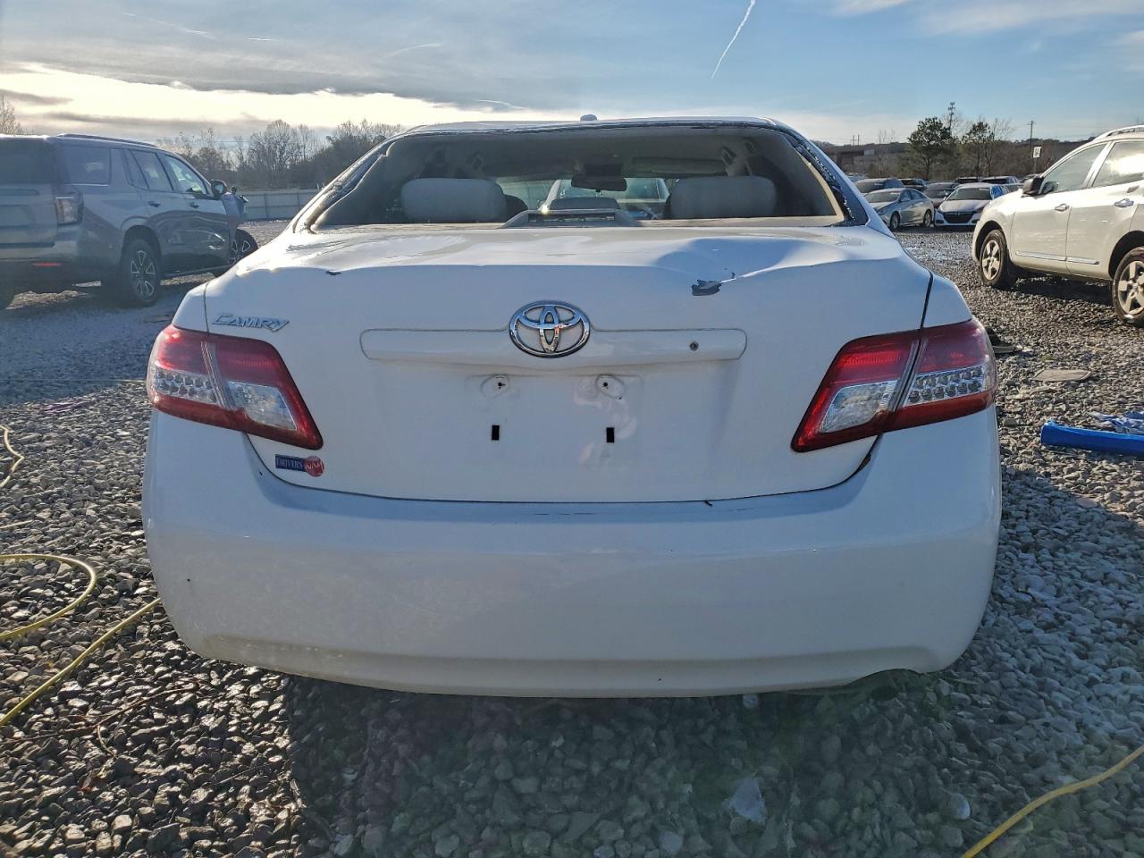 2011 TOYOTA CAMRY BASE photo 16