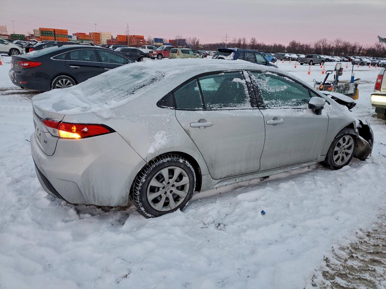 2021 TOYOTA COROLLA LE photo 3