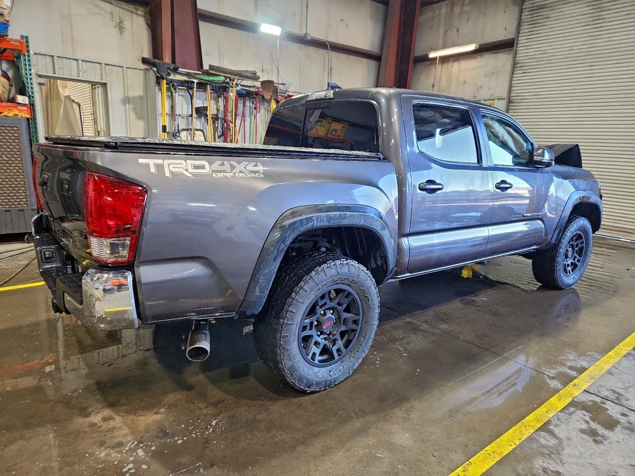 2017 TOYOTA TACOMA DOUBLE CAB photo 7