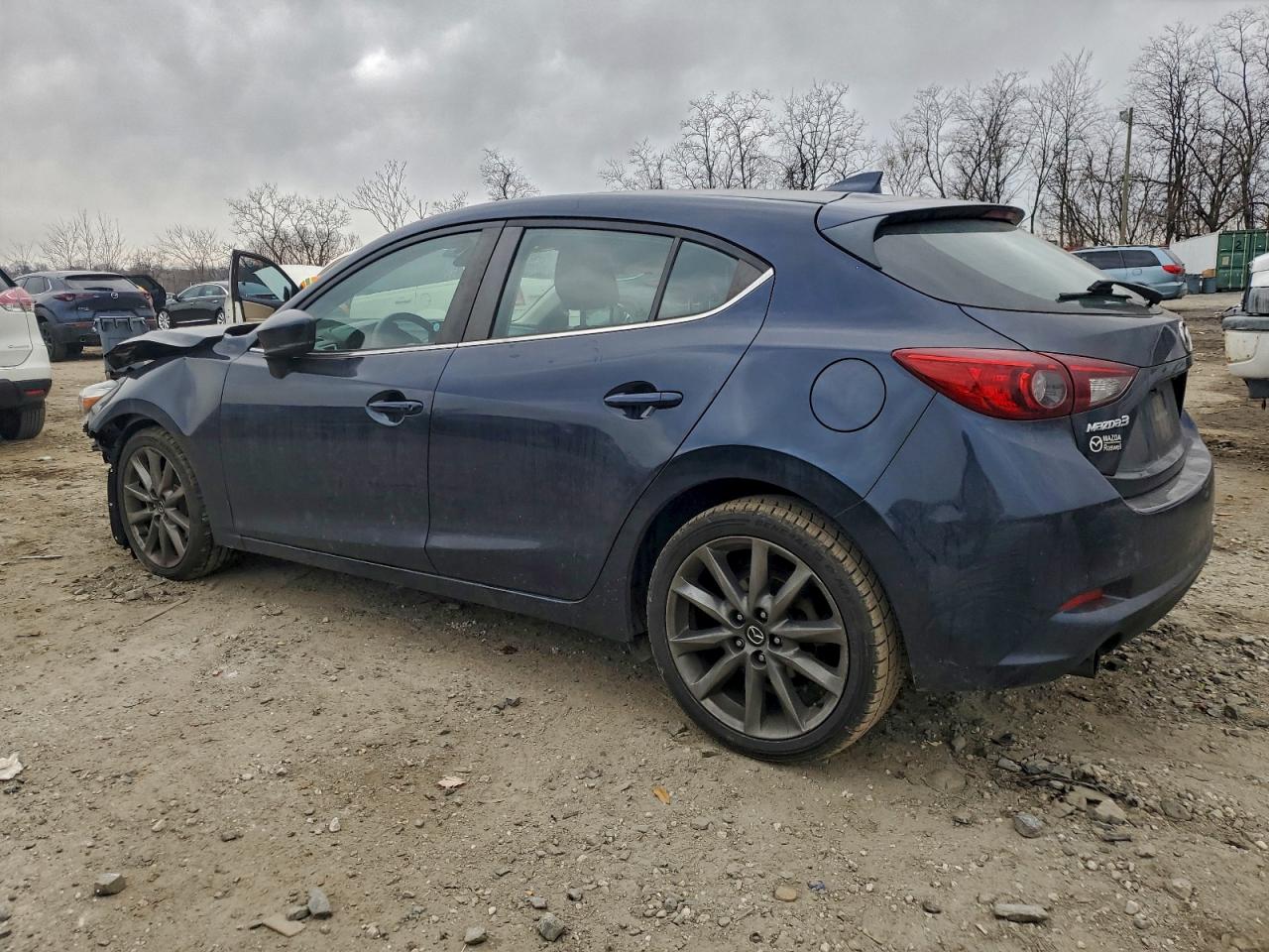 2018 MAZDA 3 TOURING photo 3