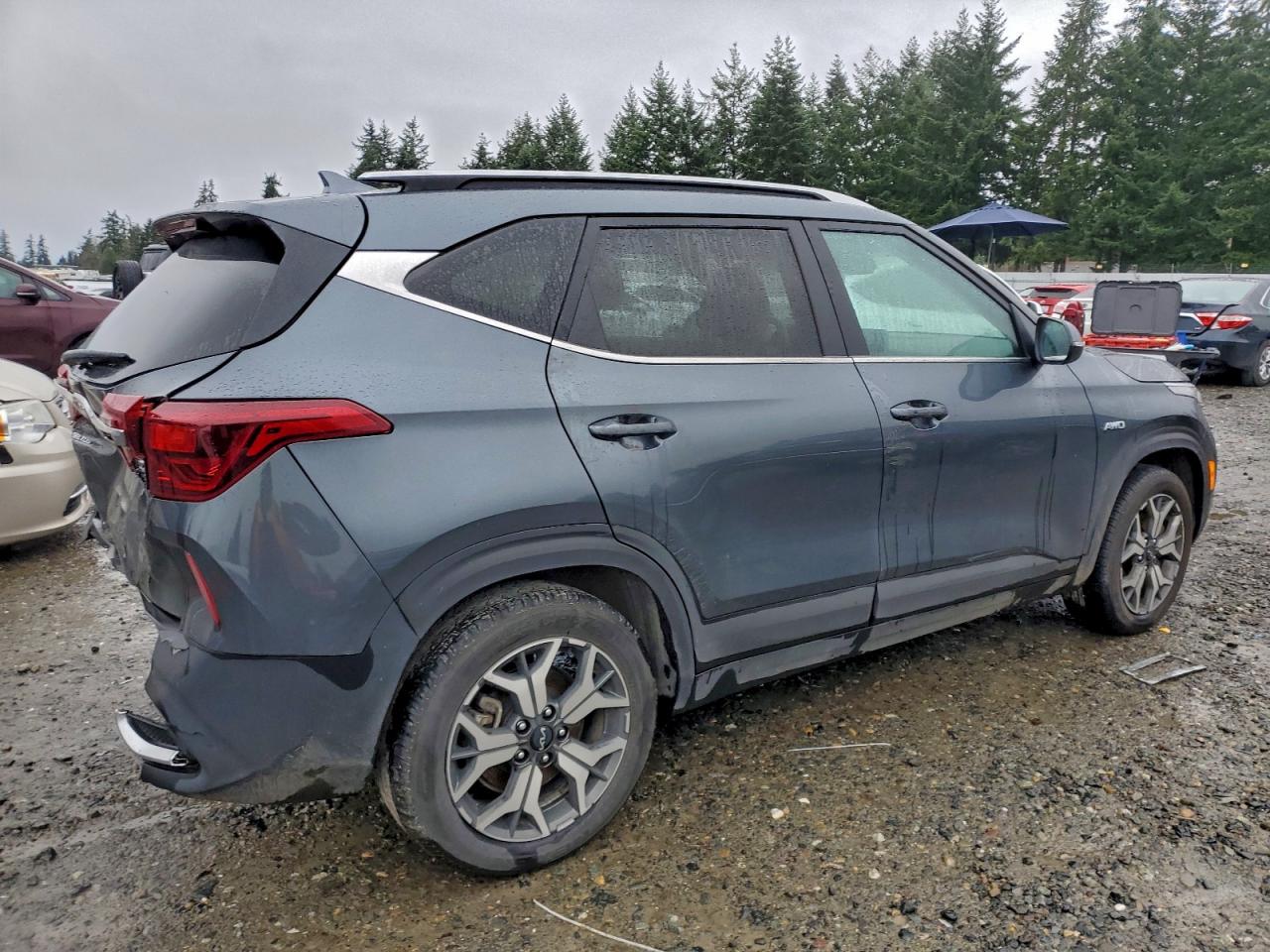 2023 KIA SELTOS EX photo 3